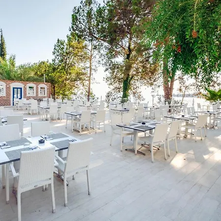 Utopia Club Resort *